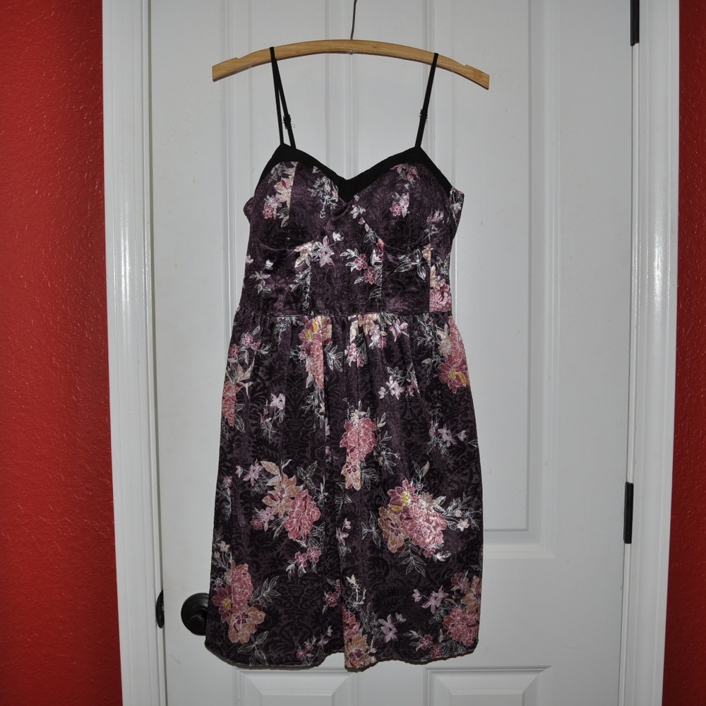 NEW Wineberry Printed Cup Fit & Flare Dress [D2] - Picture 4 of 8